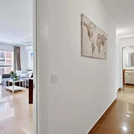 Amplio Piso Con Terraza 马拉加